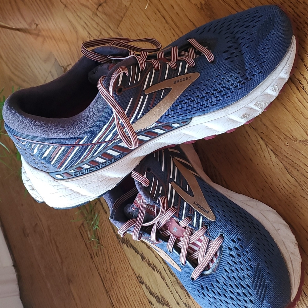 Brooks blue red old glory adrenaline 19 athletic running shoes womens 7.5